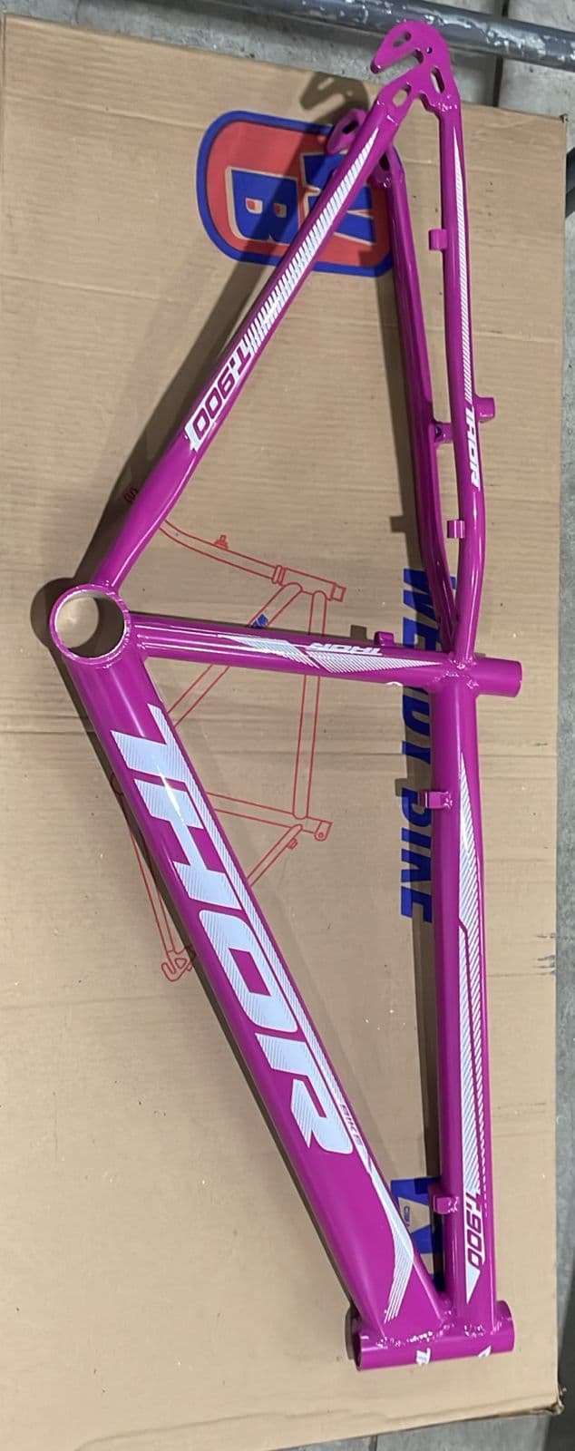 QUADRO 24 RBX THOR PINK